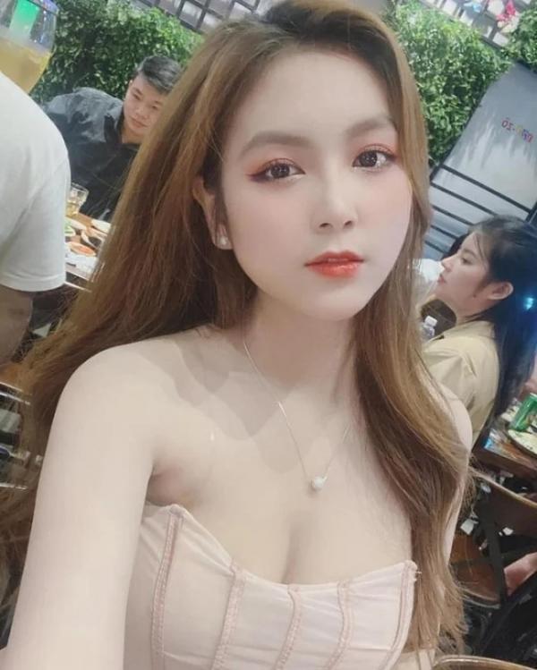 Cô giáo hot girl nuột nà hơn cả Ngọc Trinh tái xuất, học sinh rủ nhau đi học cả cuối tuần